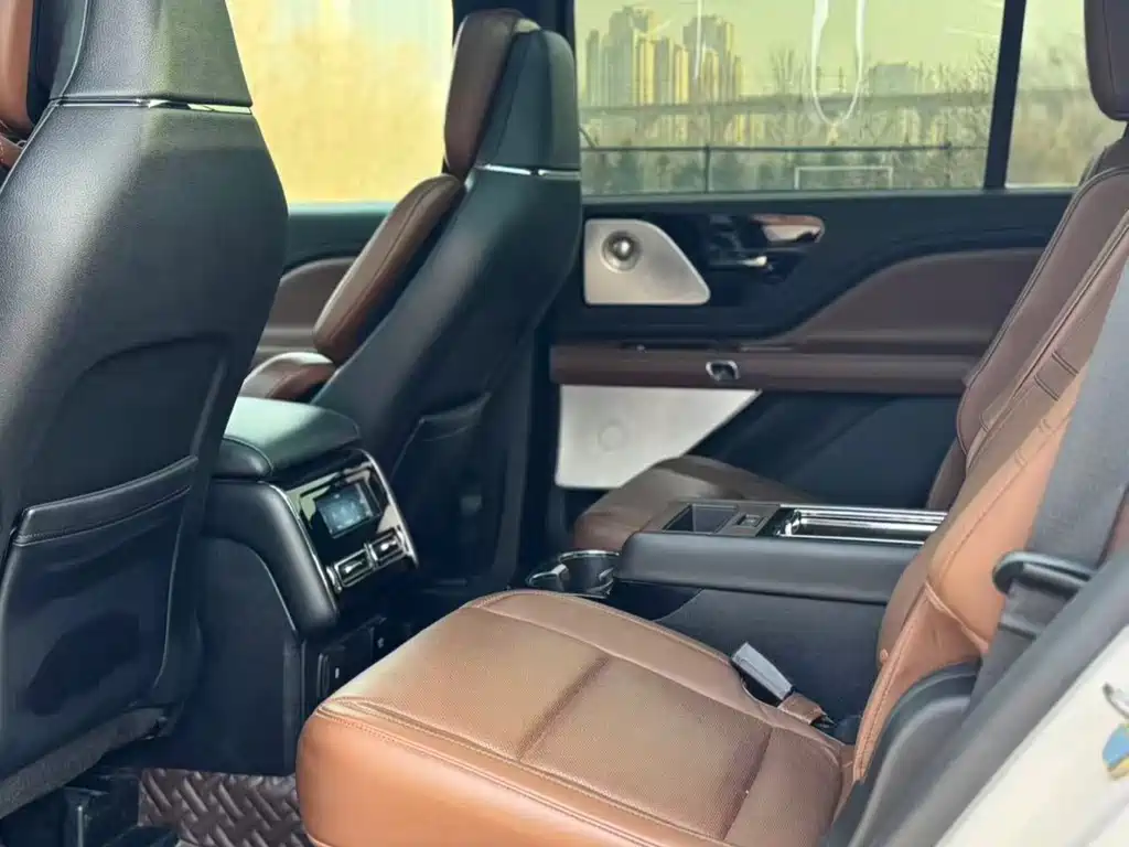 Aviator 3.0 T V6 4 WD Executive