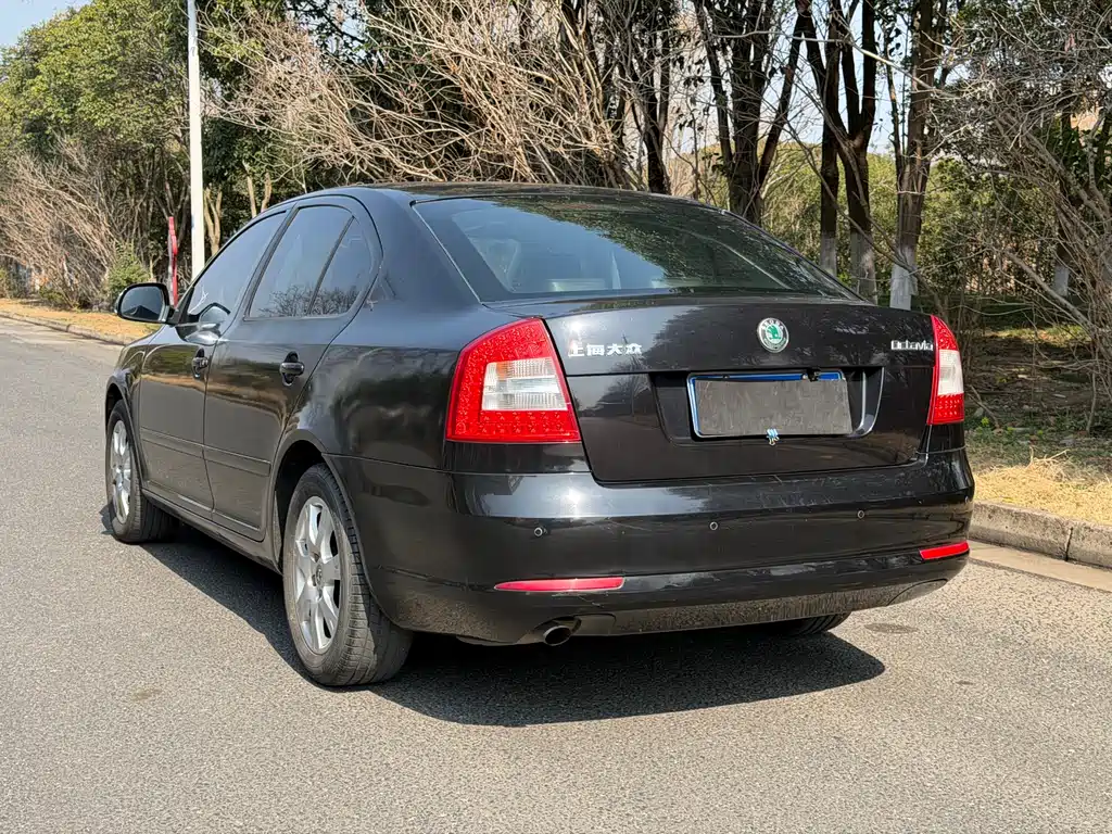 Octavia 1.6 L Auto Yijie