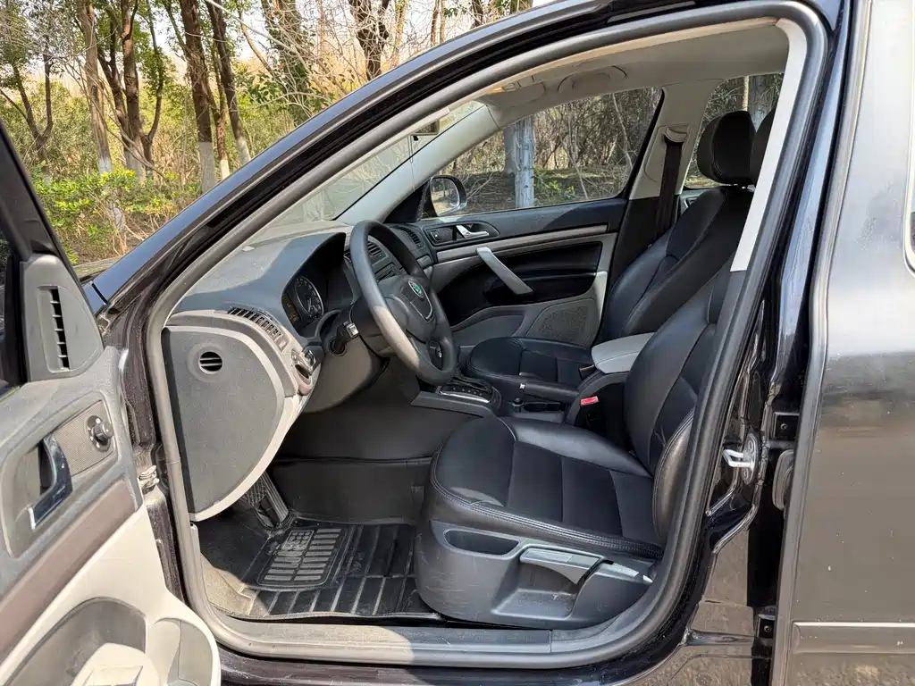Octavia 1.6 L Auto Yijie