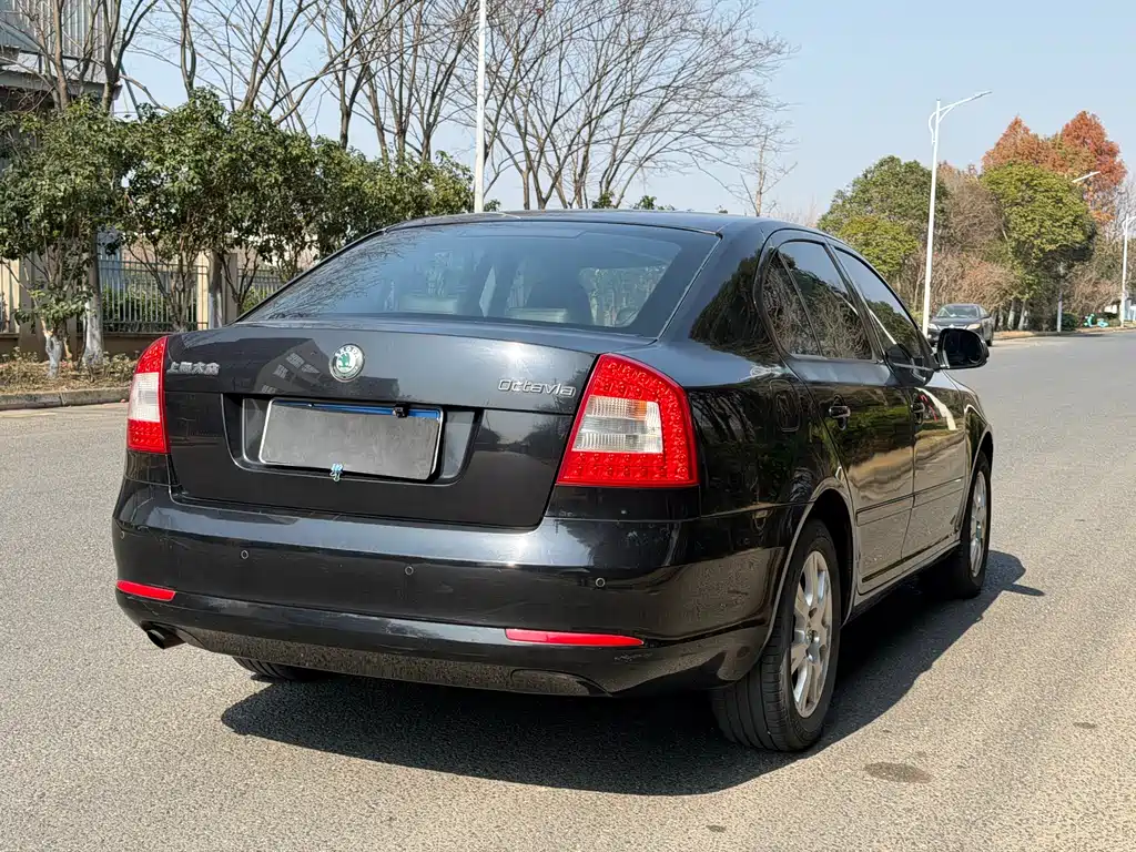 Octavia 1.6 L Auto Yijie