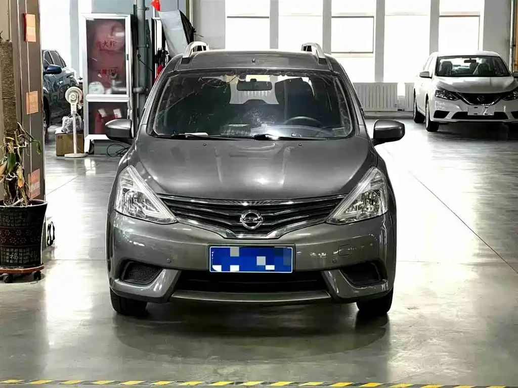 Livina 1.6 XE CVT Comfort