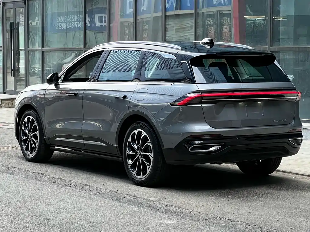 Nautilus 2.0 T 4 WD Supreme Wise