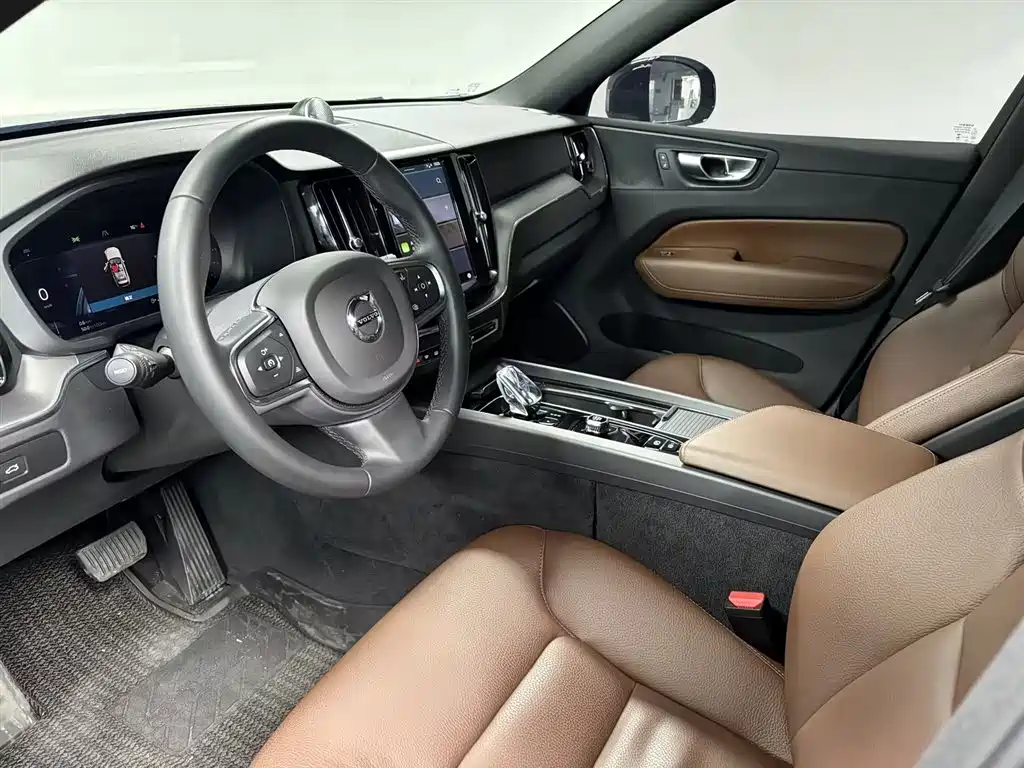 Volvo XC60 B5 4 WD Smart Ease Luxury