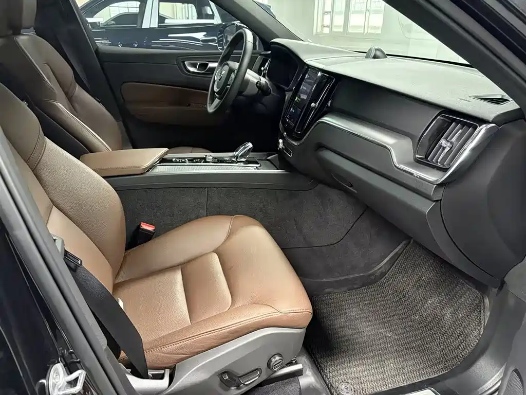 Volvo XC60 B5 4 WD Smart Ease Luxury