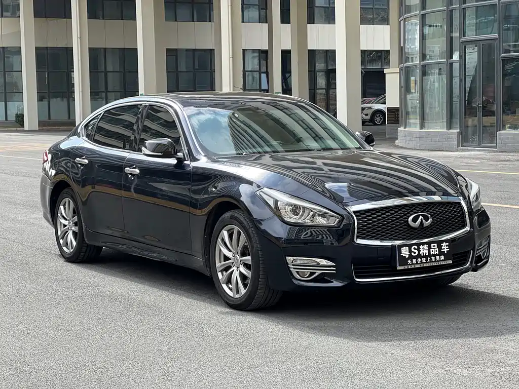 Infiniti Q70 Q70 L 2.5 L Elite