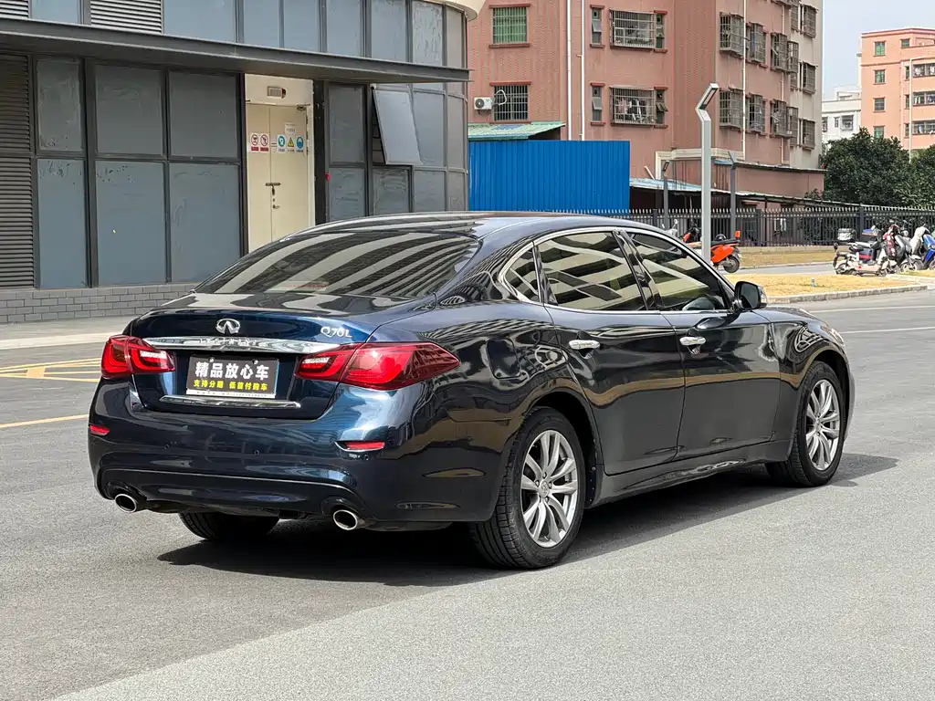 Infiniti Q70 Q70 L 2.5 L Elite