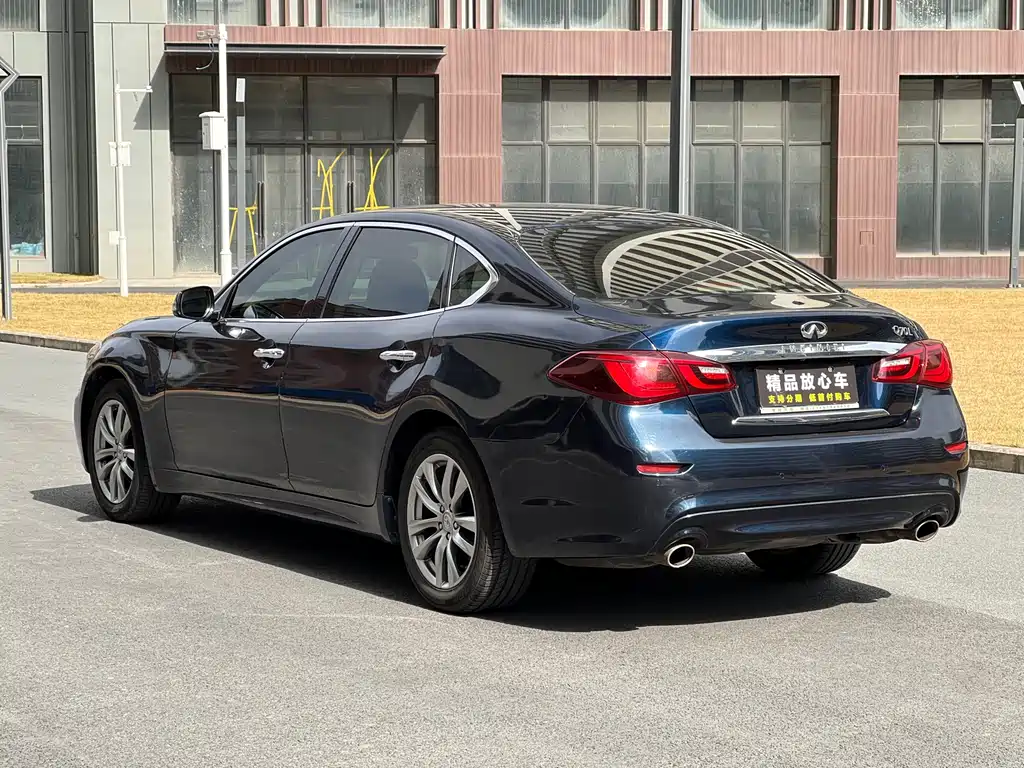 Infiniti Q70 Q70 L 2.5 L Elite