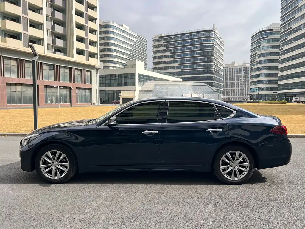Infiniti Q70 Q70 L 2.5 L Elite