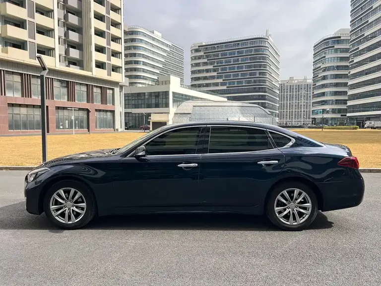 Infiniti Q70 Q70 L 2.5 L Elite