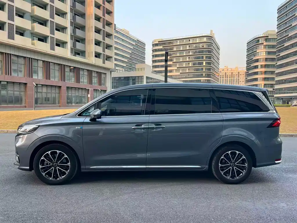 Roewe iMAX8 400 TGI Supreme Series Honored