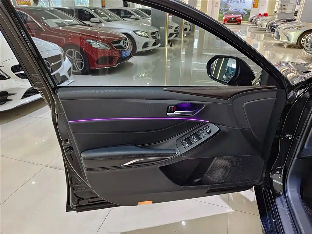Avalon 2.5 L Luxury