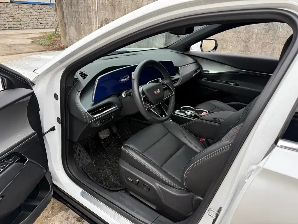 Cadillac GT4 25 T Luxury