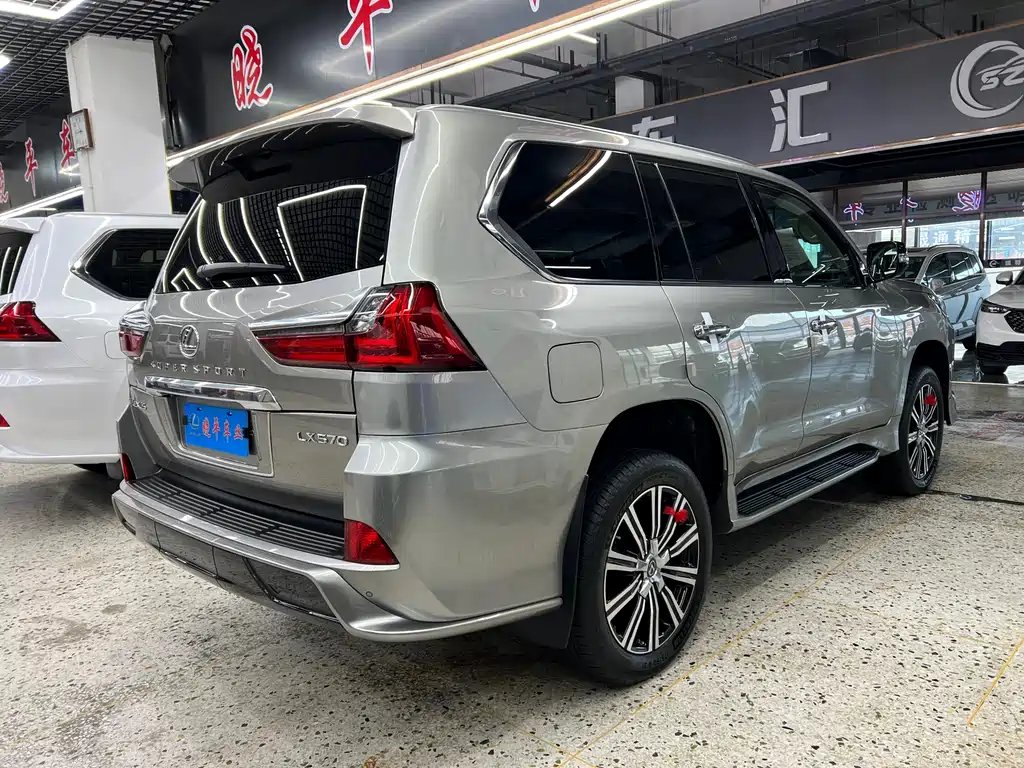 Lexus LX 570 Peak Special Edition