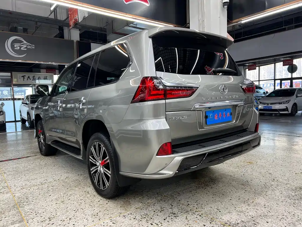 Lexus LX 570 Peak Special Edition