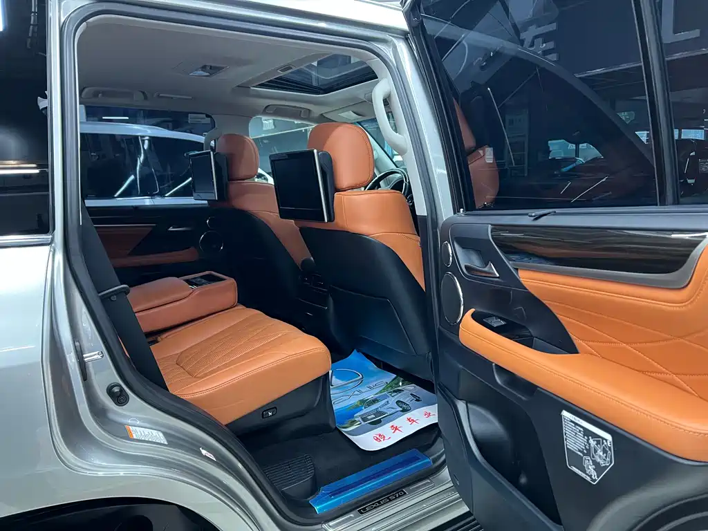 Lexus LX 570 Peak Special Edition