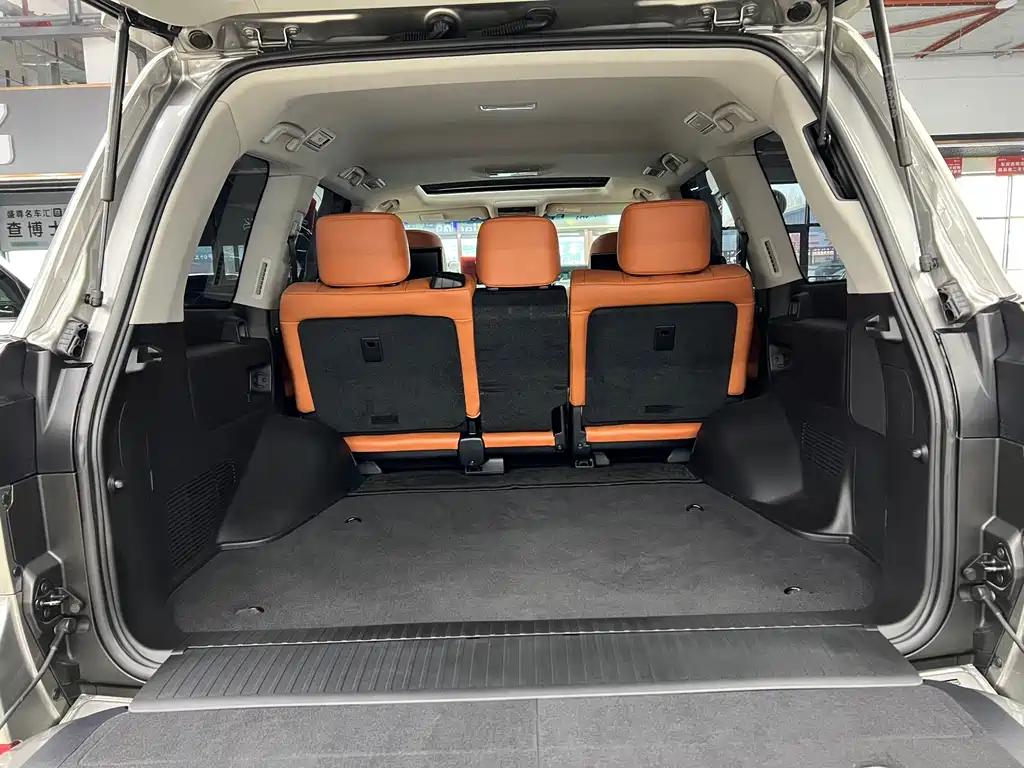 Lexus LX 570 Peak Special Edition