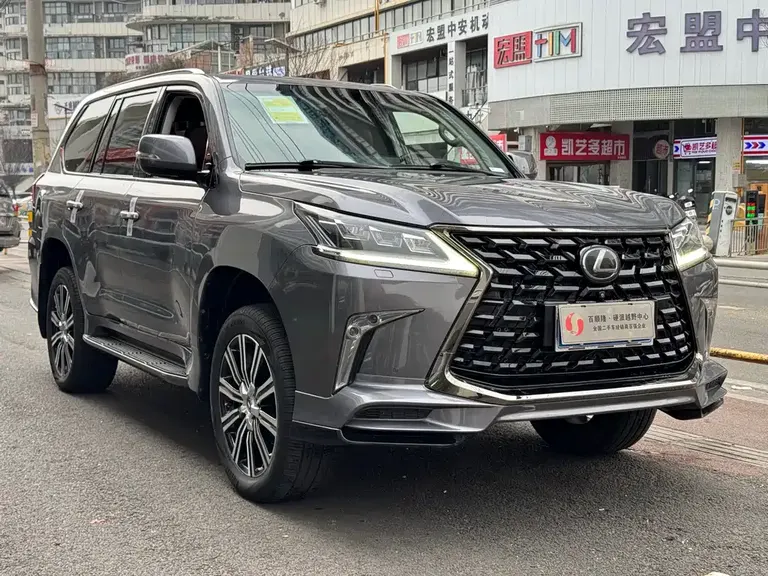 Lexus LX 570 Distinguished Luxury