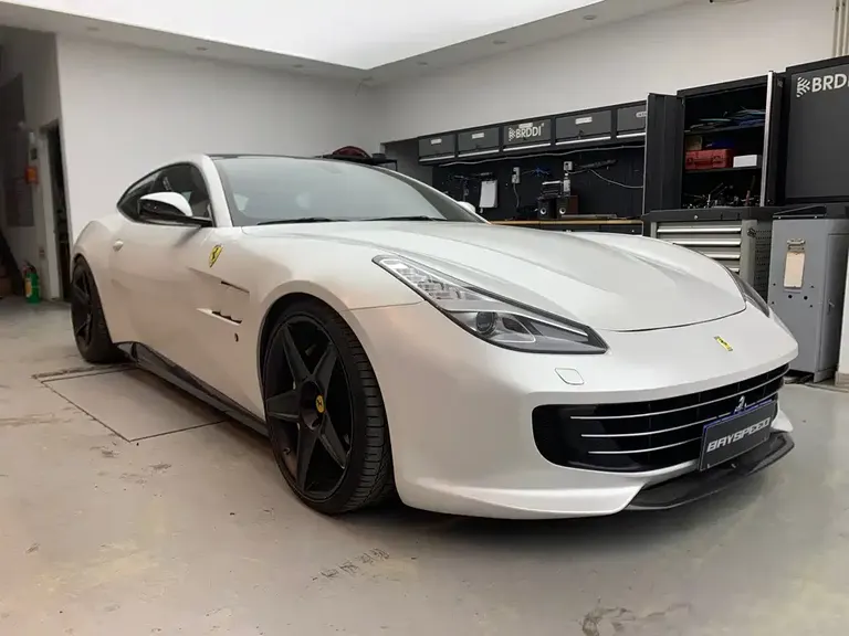 Ferrari GTC4 Lusso 6.3 L V12