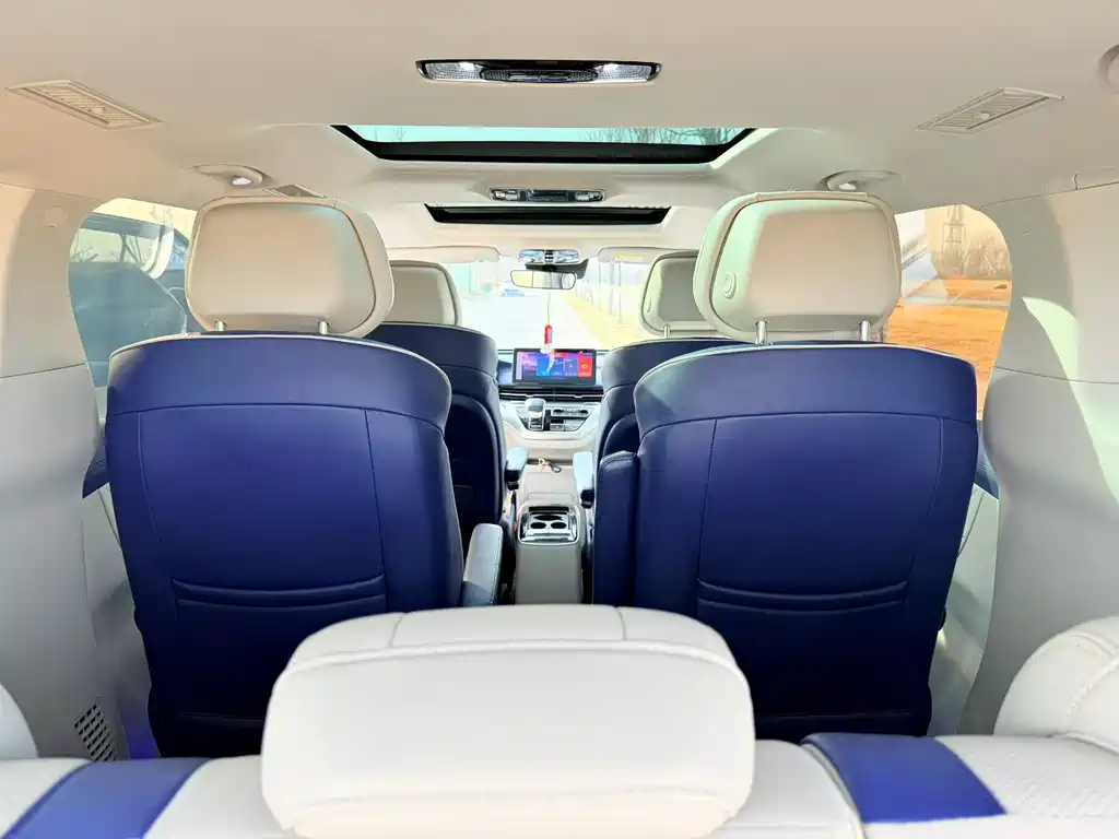 Roewe iMAX8 400 TGI Supreme Series Honored