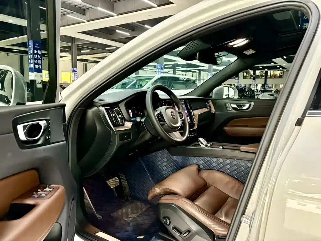 Volvo XC60 B5 4 WD Smart Vision Luxury