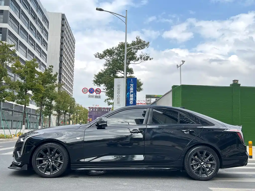 Cadillac CT4 28 T Distinguished