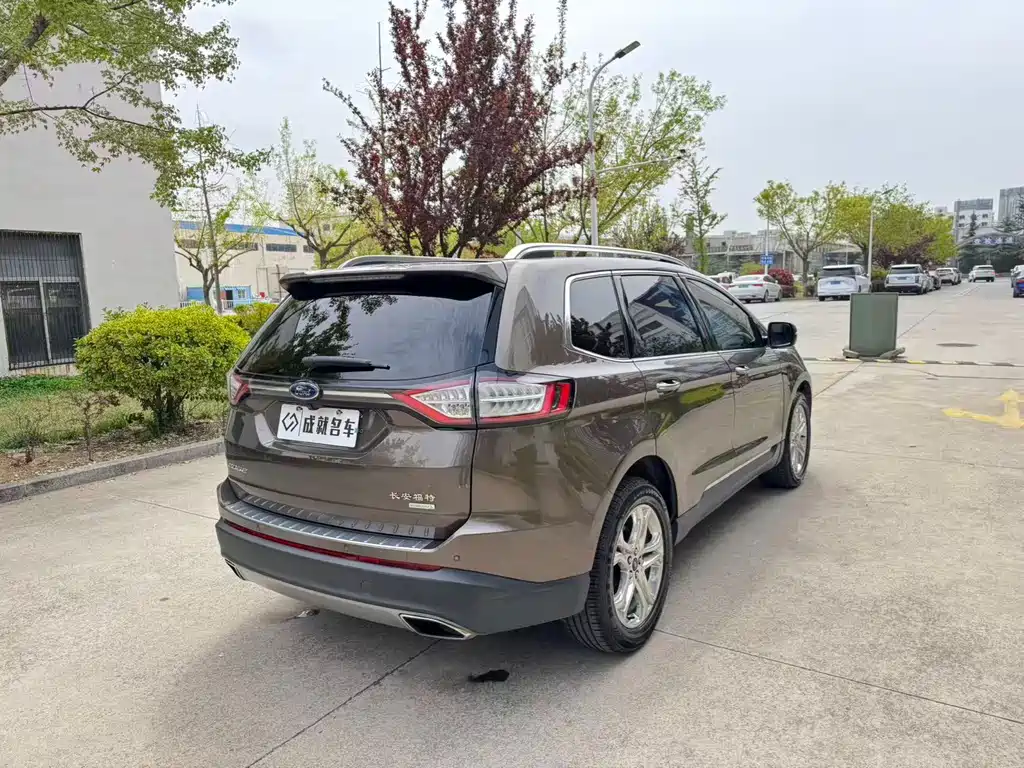 Edge EcoBoost 245 2 WD Grand Sharp 7-seat