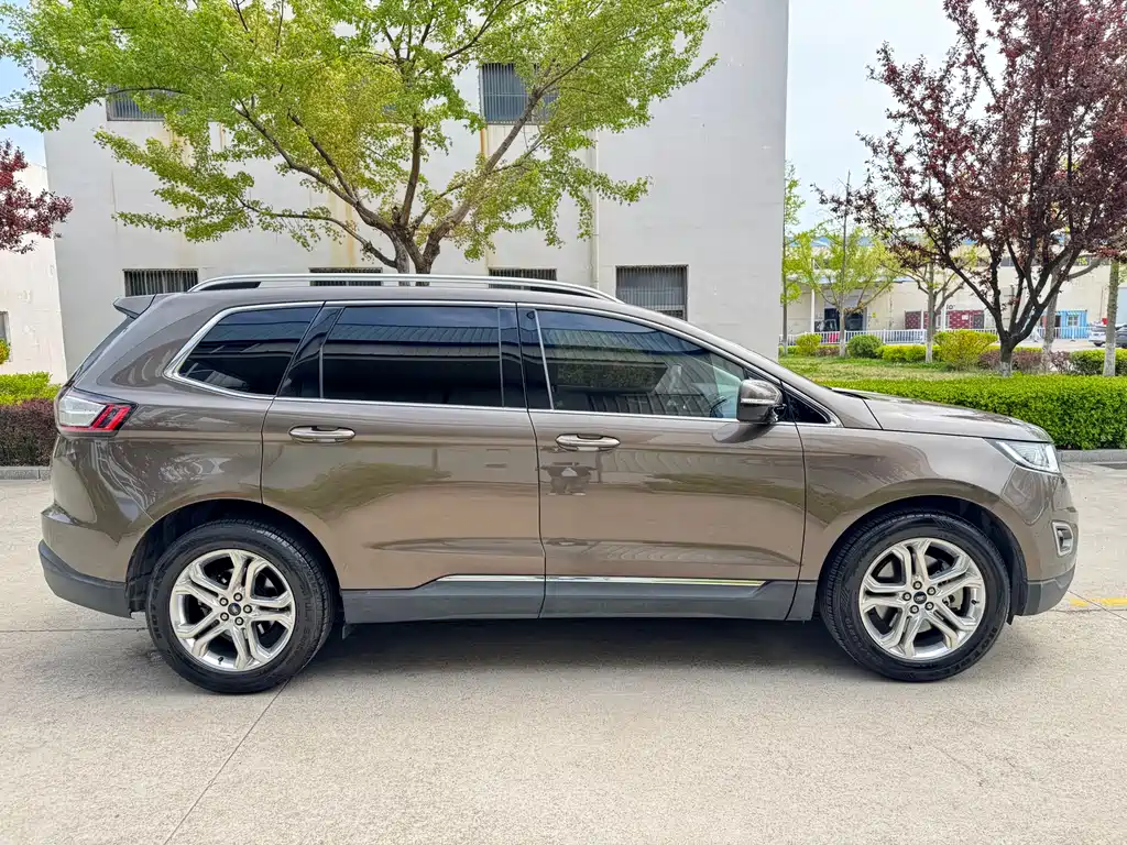 Edge EcoBoost 245 2 WD Grand Sharp 7-seat
