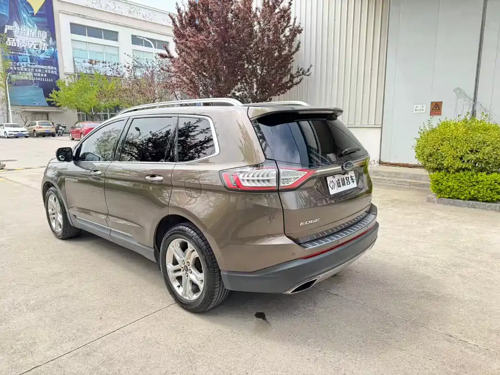 Edge EcoBoost 245 2 WD Grand Sharp 7-seat