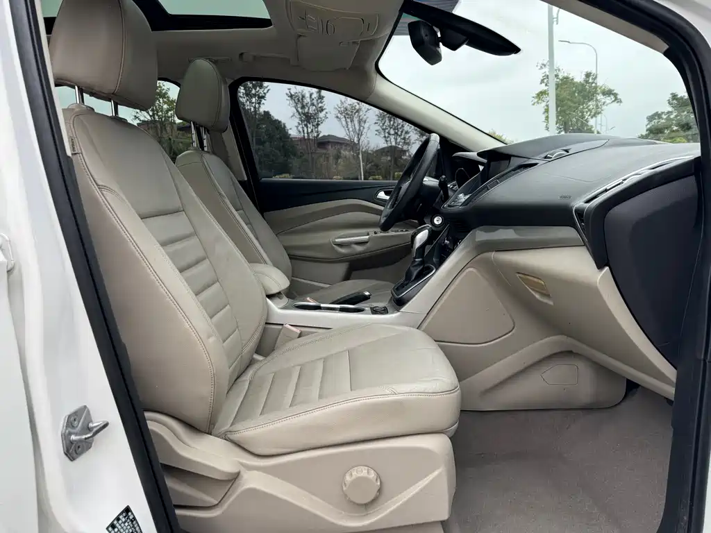 Kuga 1.6 L GTDi 4 WD Elite