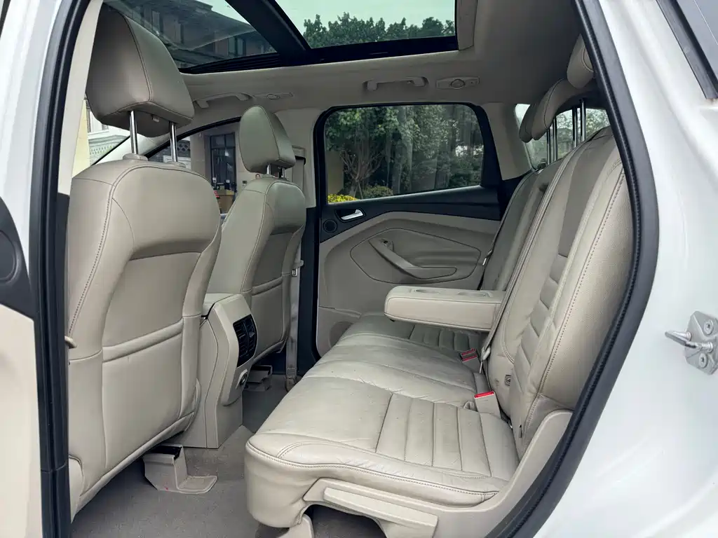 Kuga 1.6 L GTDi 4 WD Elite