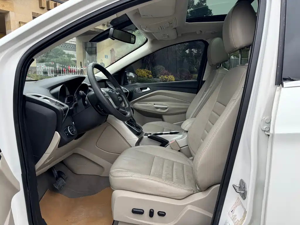 Kuga 1.6 L GTDi 4 WD Elite