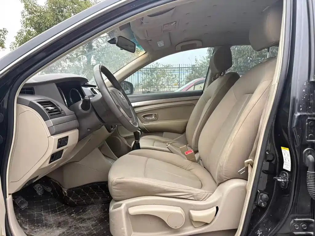 Dongfeng Fengshen A60 1.6 L Manual Comfort