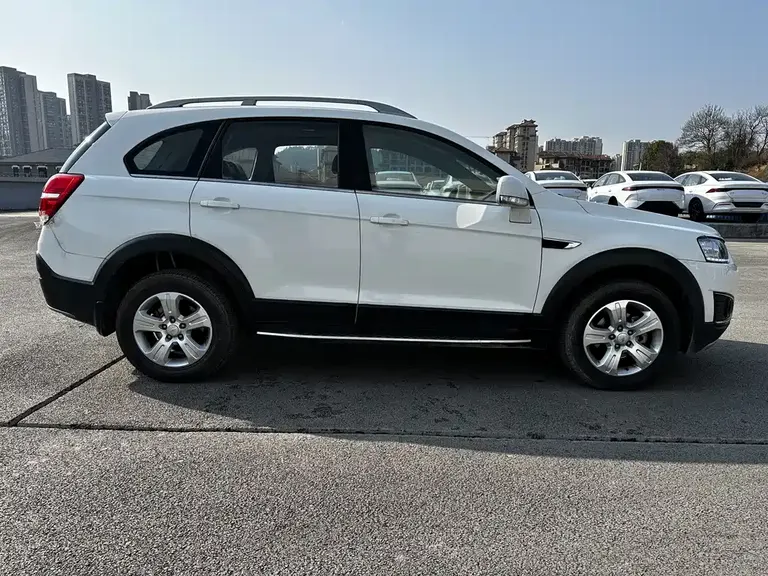 Chevrolet Captiva 2.4 L 2 WD City 5-seat