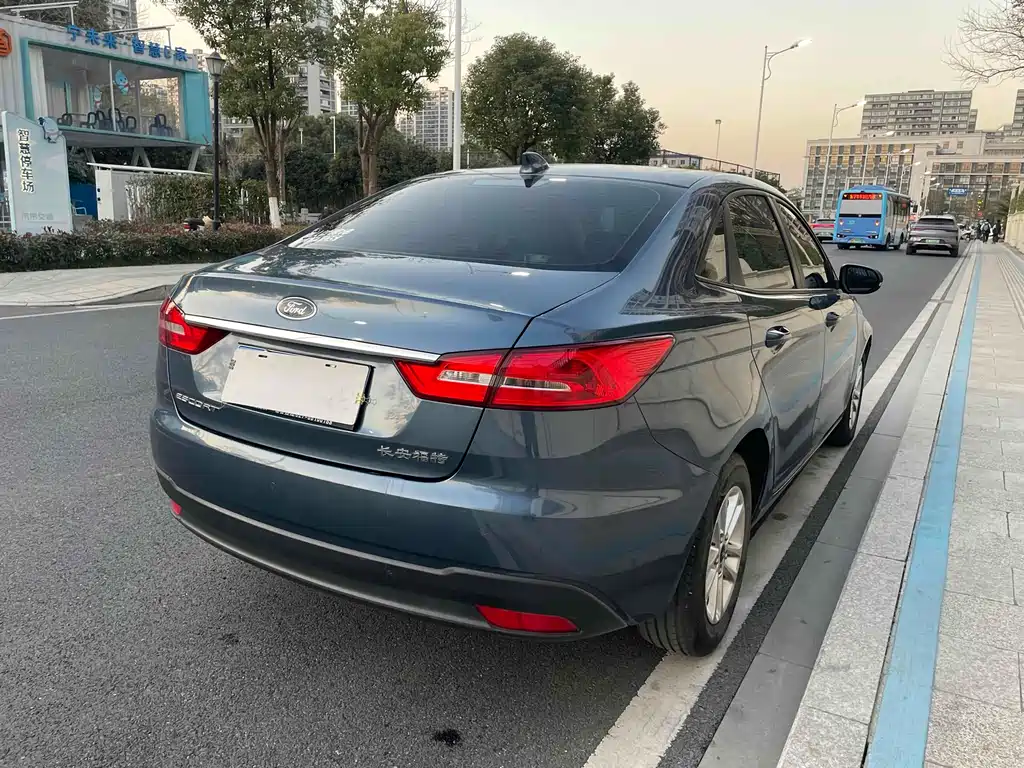 Escort Facelift 1.5 L Auto Quality Enjoyment( ) CN-VI