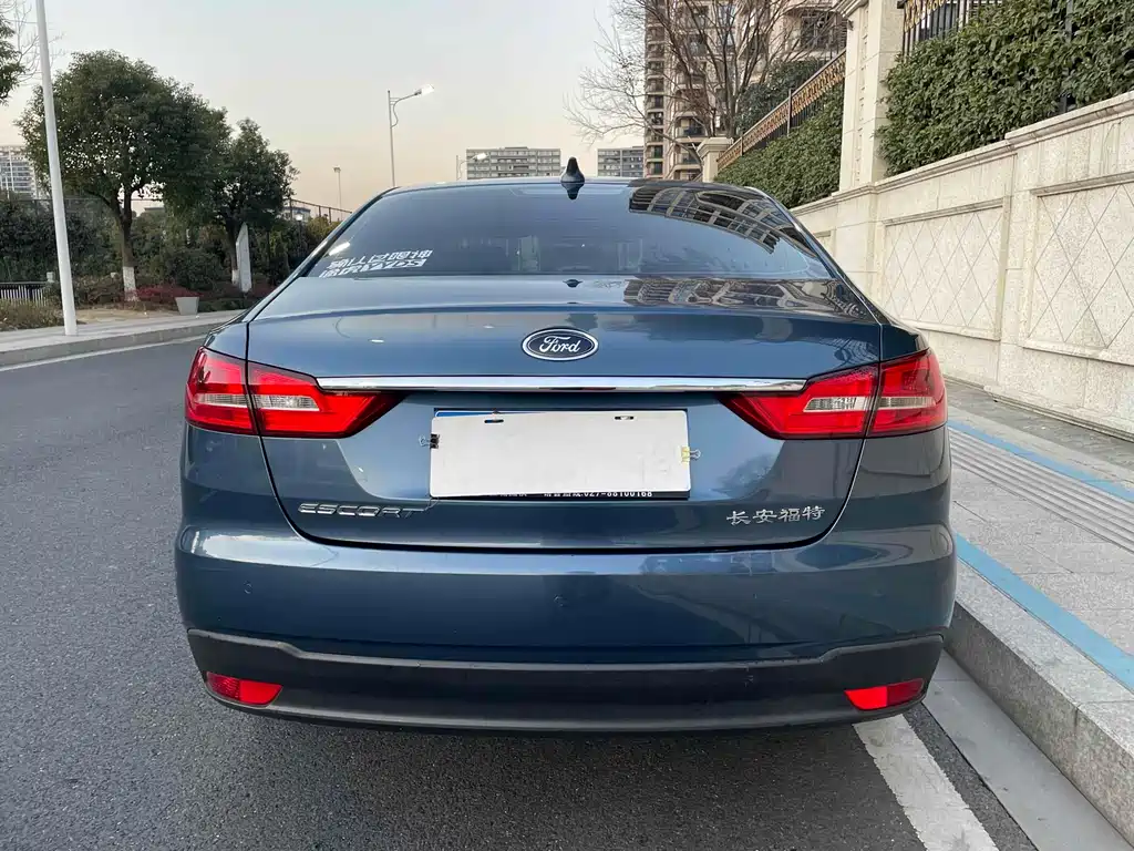 Escort Facelift 1.5 L Auto Quality Enjoyment( ) CN-VI