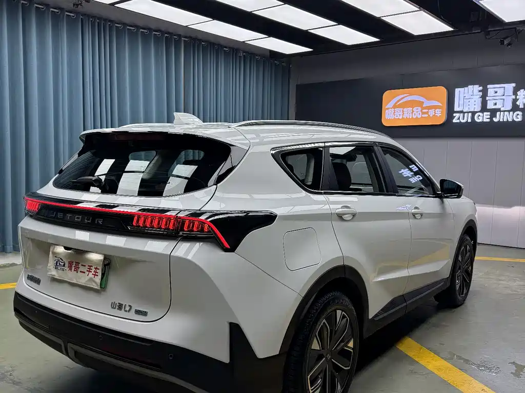 Jetour Shanhai L7 1.5 T 120 km ULTRA 5-seat