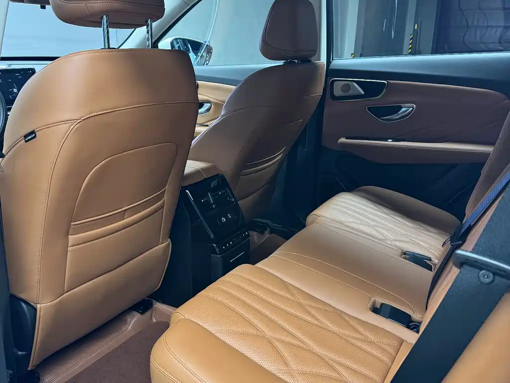 Jetour Shanhai L7 1.5 T 120 km ULTRA 5-seat