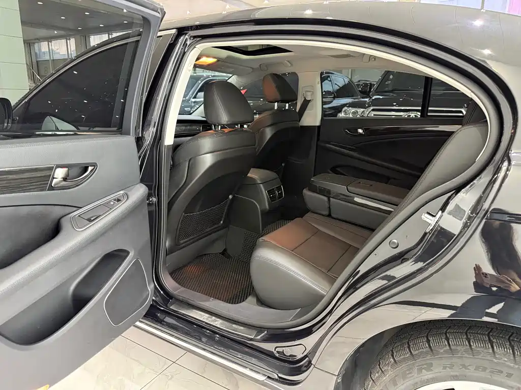 Hongqi H7 1.8 T Tech