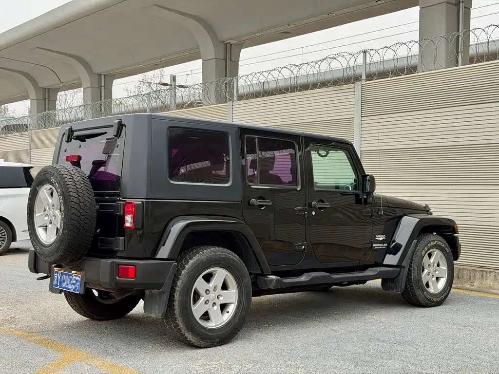 Wrangler 3.8 L Sahara 4-door