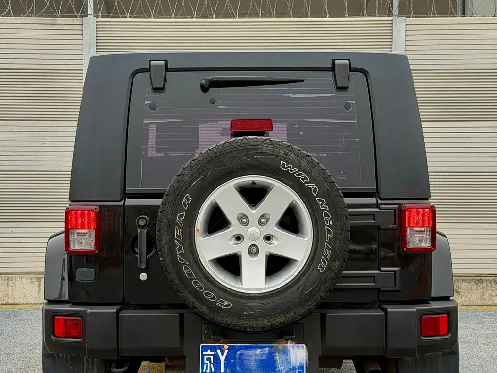 Wrangler 3.8 L Sahara 4-door