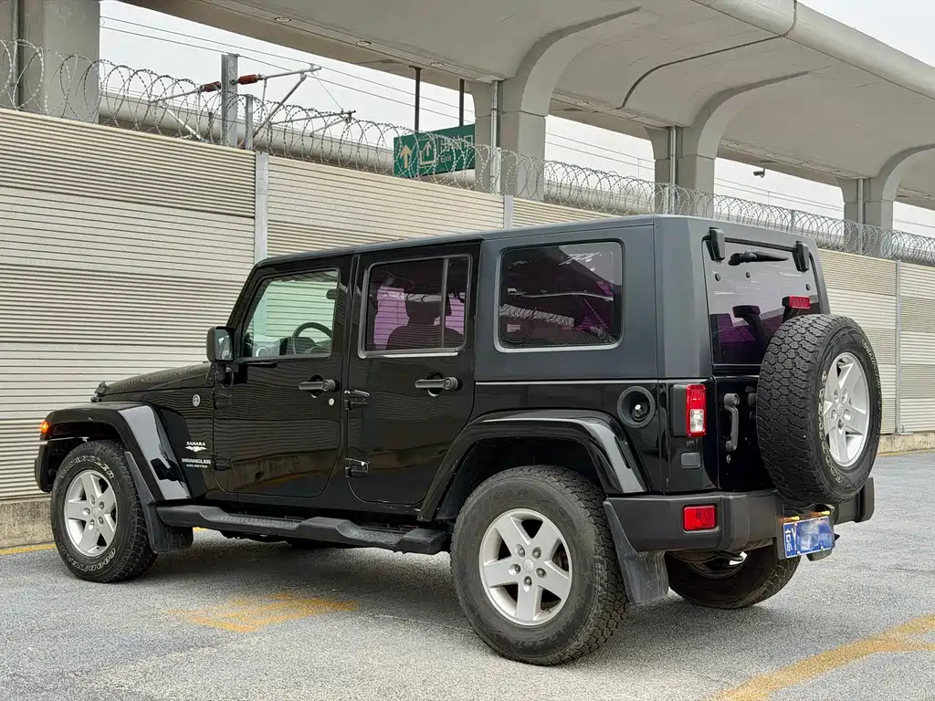 Wrangler 3.8 L Sahara 4-door
