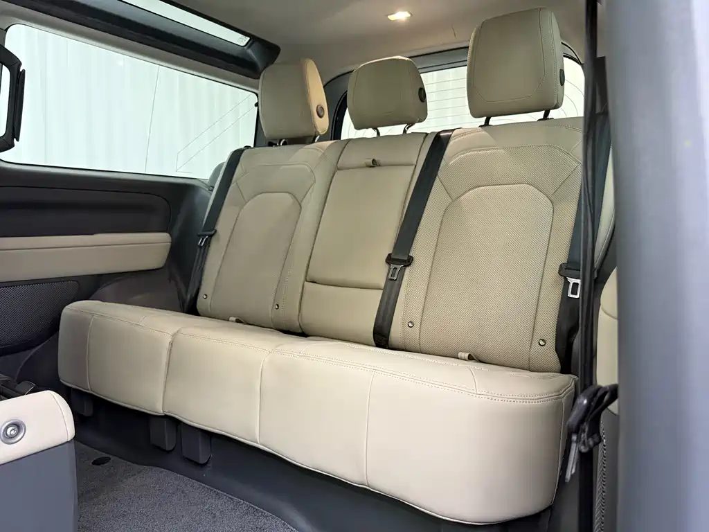 Land Rover Defender 90 3.0 T P400 HSE
