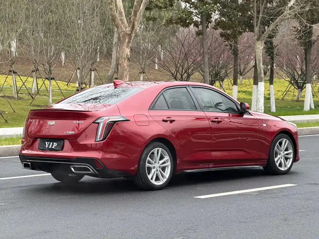 Cadillac CT4 28 T Fashion