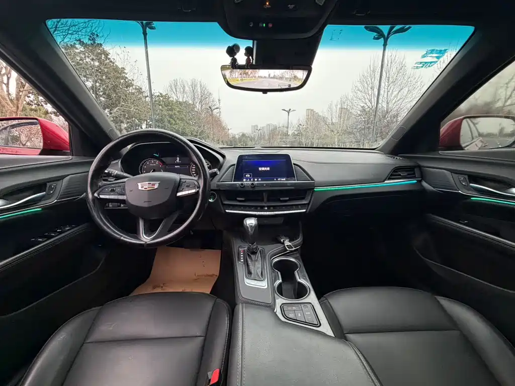 Cadillac CT4 28 T Fashion