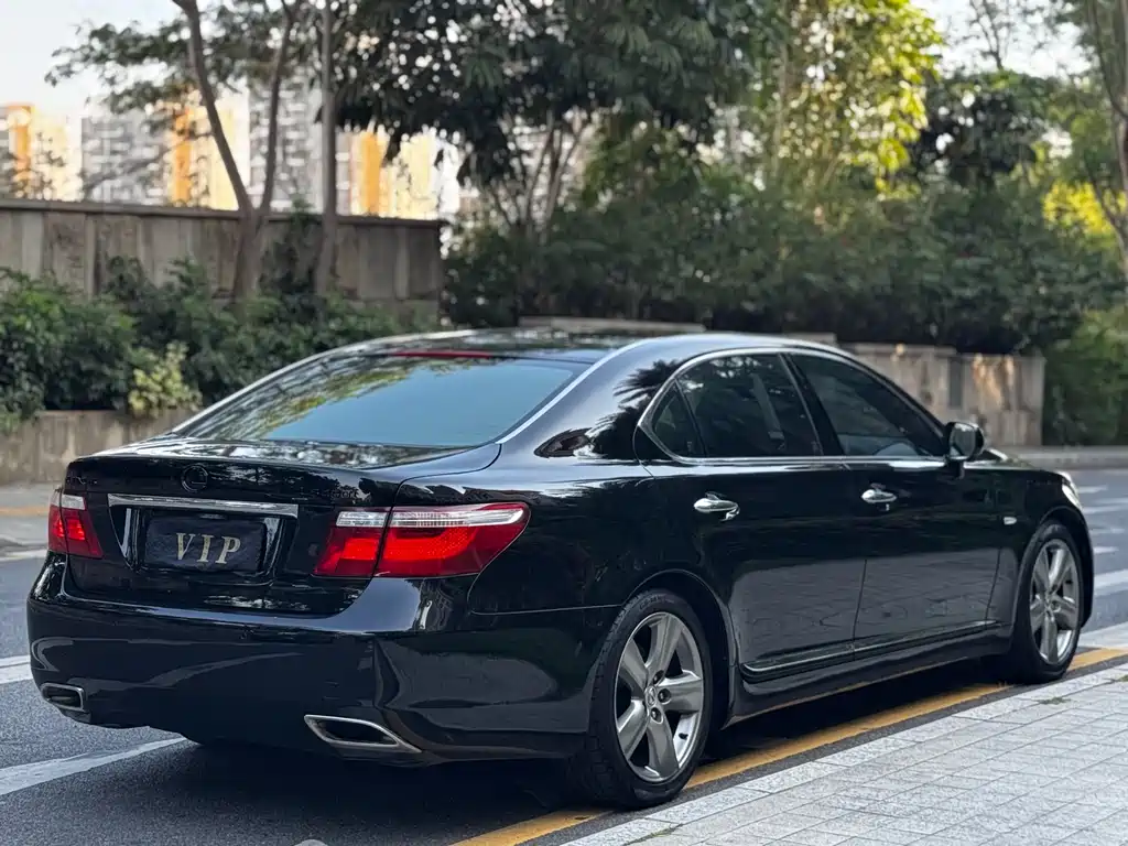 Lexus LS 460 L Distinguished