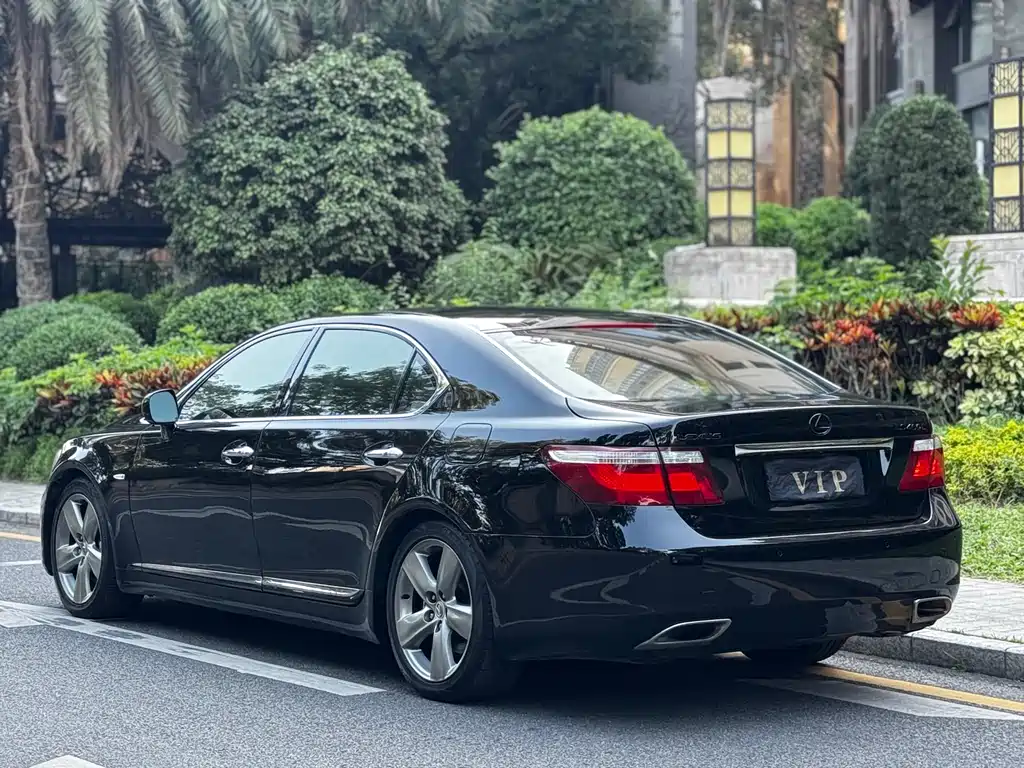 Lexus LS 460 L Distinguished