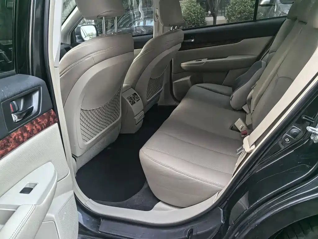 Legacy 2.5 i Luxury Navigation