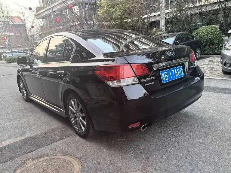 Subaru Legacy 2.5 i Luxury Navigation
