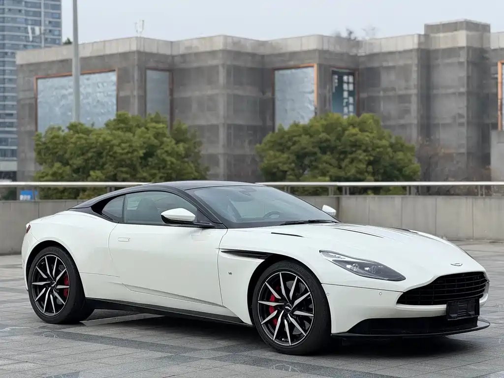 Aston Martin DB11 5.2 T First Edition