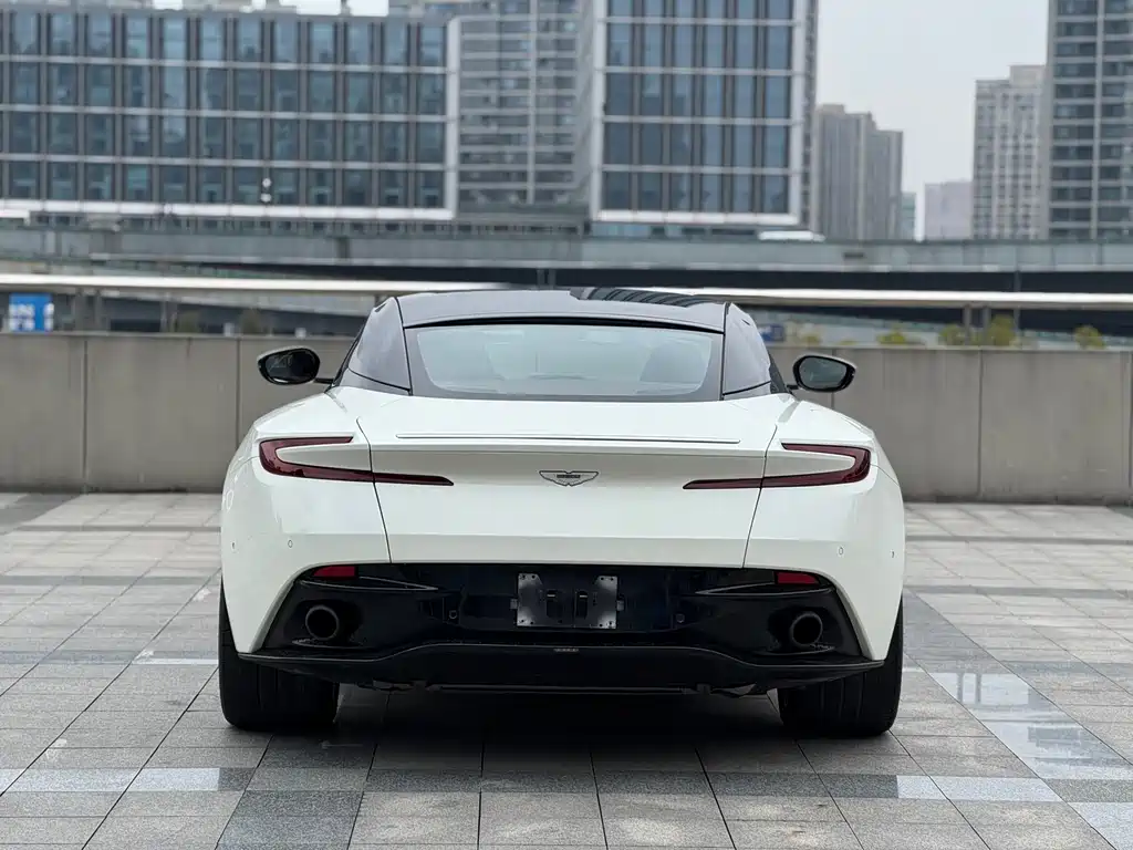Aston Martin DB11 5.2 T First Edition
